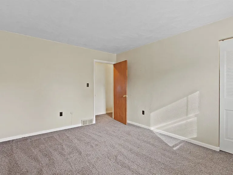 142 N Pleasant Ave — Photo 11