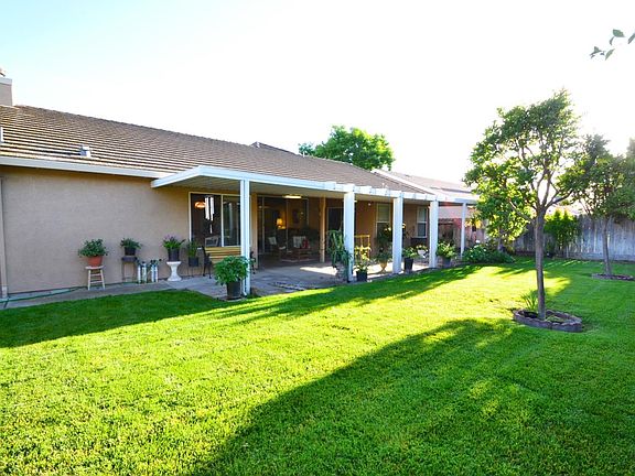 3rd image of 2343 Heritage Manor Dr