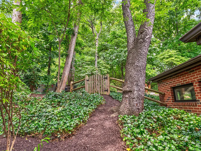 3402 Halcyon Dr — Photo 76