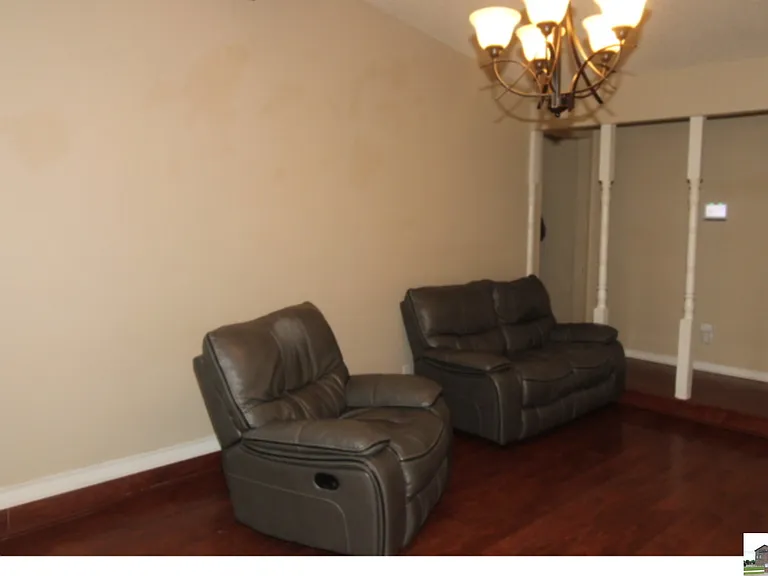 211 E Hogan Dr — Photo 5