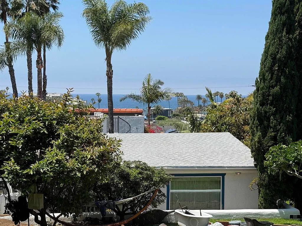 Building Photo - 122 S Rios Ave #4