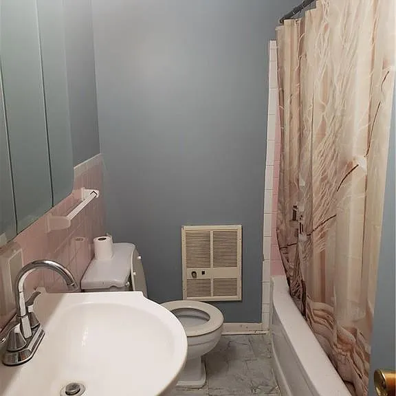 1702 N Graham Ave — Photo 1