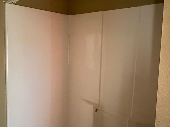 3rd image of 8 Iris Dr Unit B