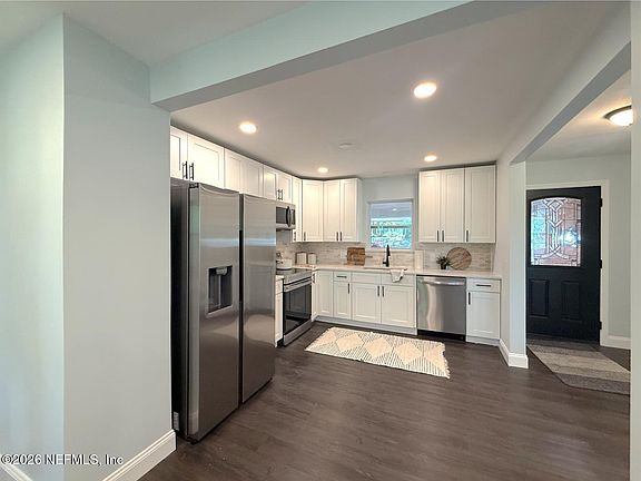 5th image of 10135 LAKEVIEW Road W