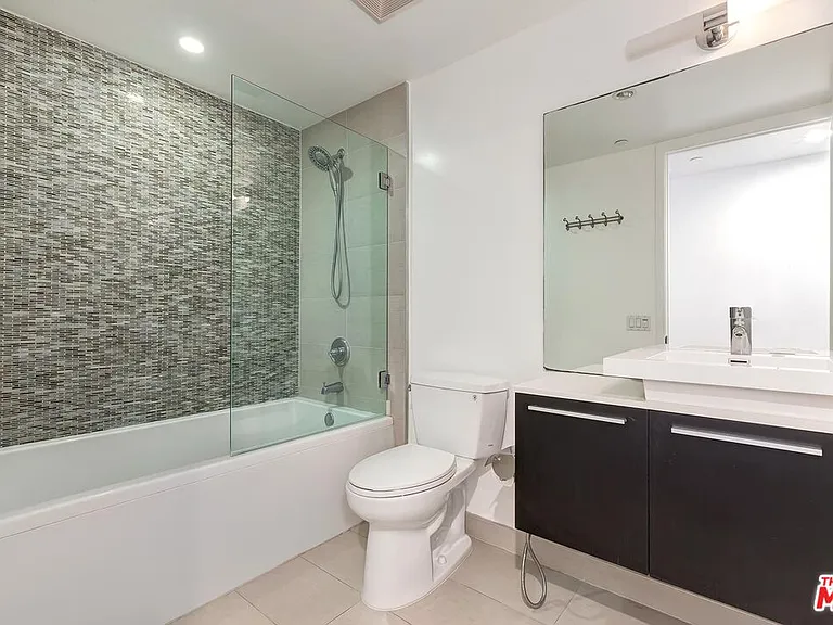 225 S Hamilton Dr #106 — Photo 30