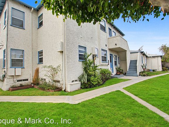 3rd image of 2024 Ocean Park Blvd #10229693