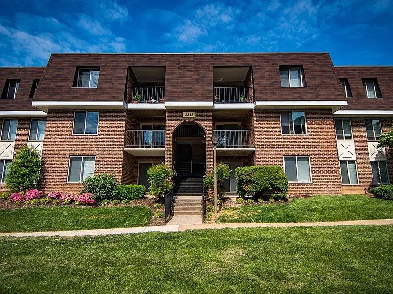 Oakton Park Apartments Building Exterior 11