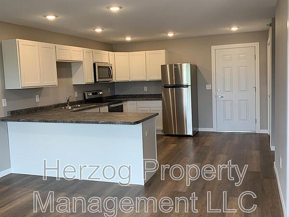 3rd image of 2575 Cedar Ave N APT 114