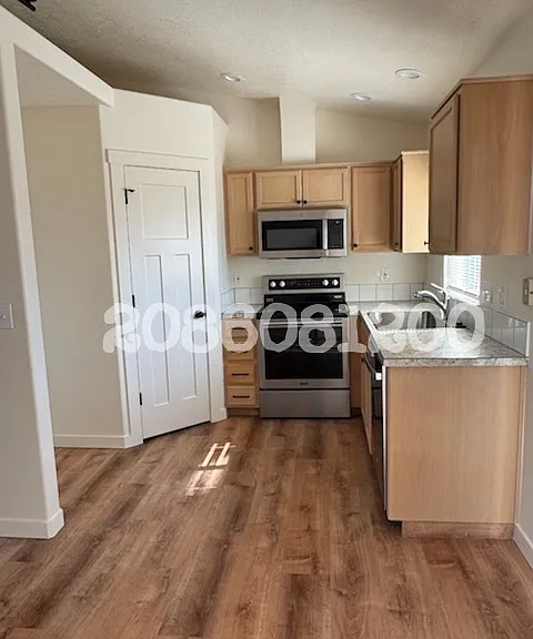 1411 N Caterpillar Ave — Photo 4