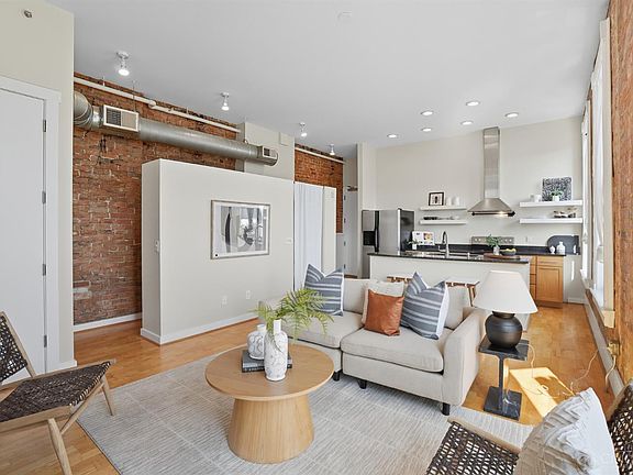 3rd image of 1201 Vine St Unit H