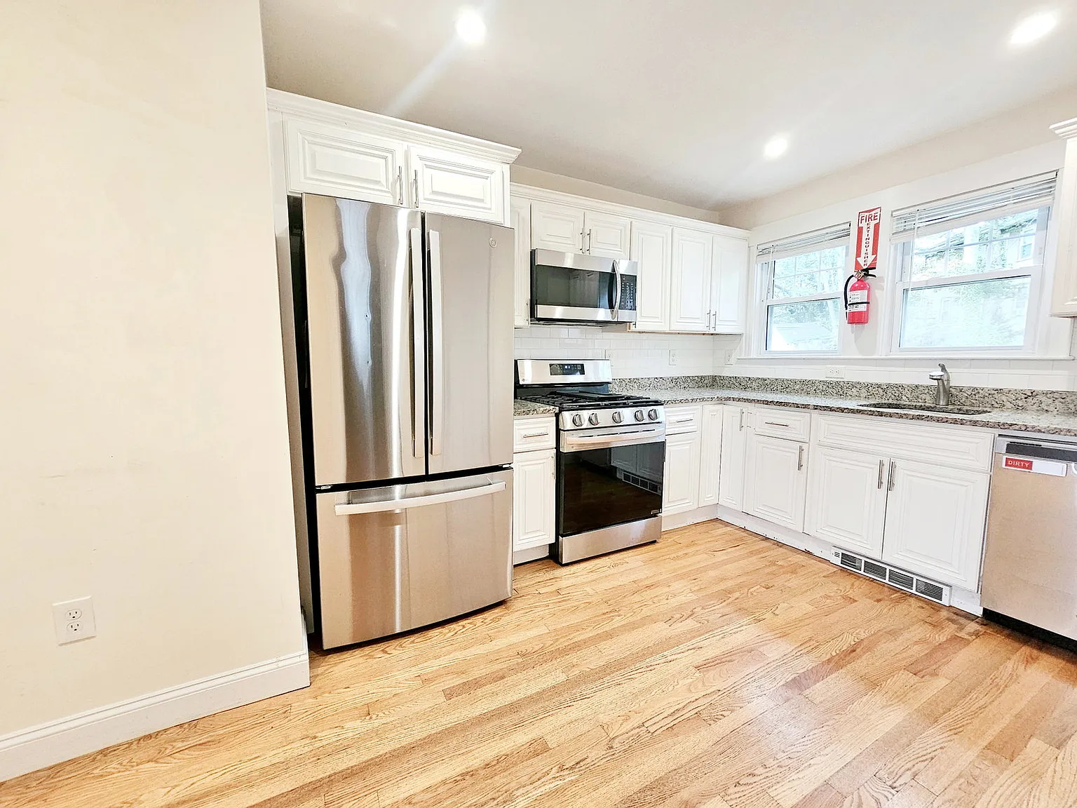 5 bed, 3.0 bath, 1700 sqft, $6,000 — Photo 3