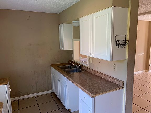 3rd image of 609 Marigny Cir #B-d-a
