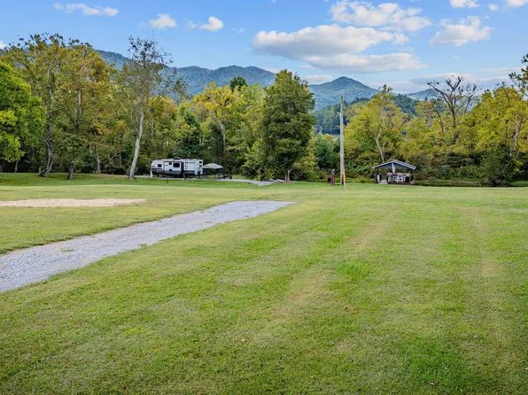 398 River Island Rd, Elizabethton, TN 37643