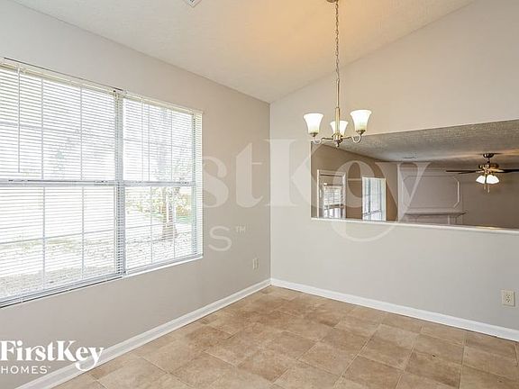 4th image of 715 Ashley Ln