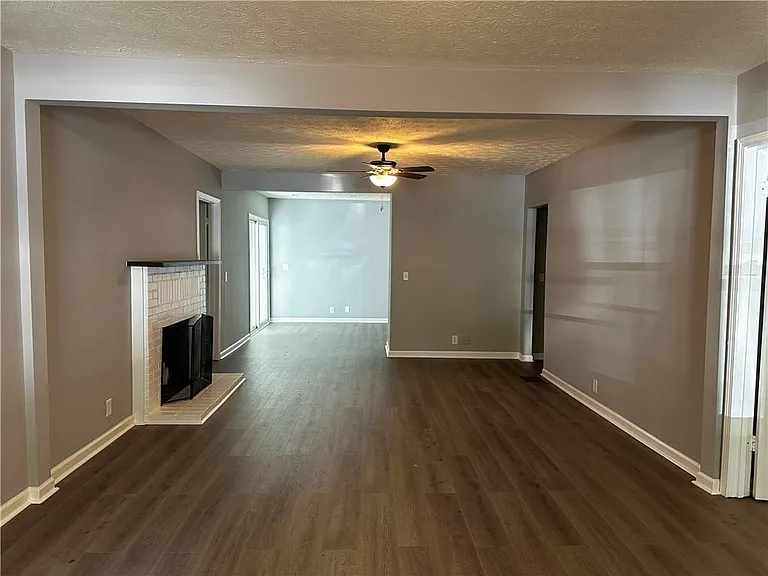 10790 Waters Rd — Photo 3