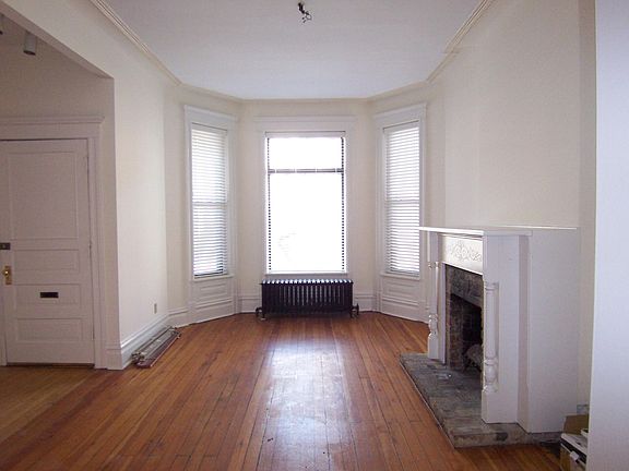 2nd image of 827 W Newport Ave