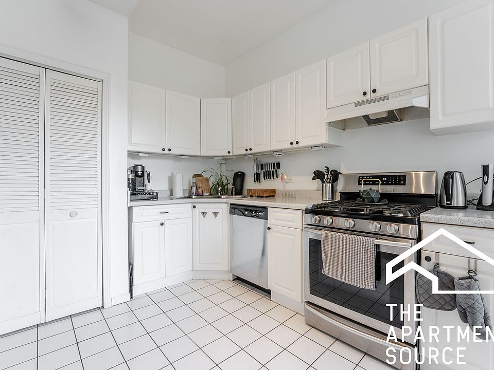 1st image of 2958 N Hoyne Ave #2