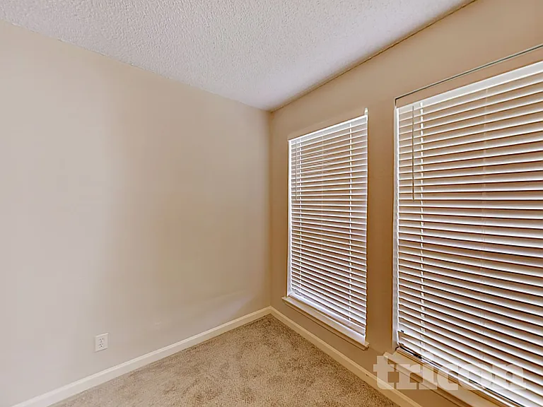 5711 Calumet Dr — Photo 13