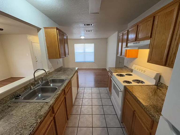 913 McDaniel Circle, Killeen — Photo 7
