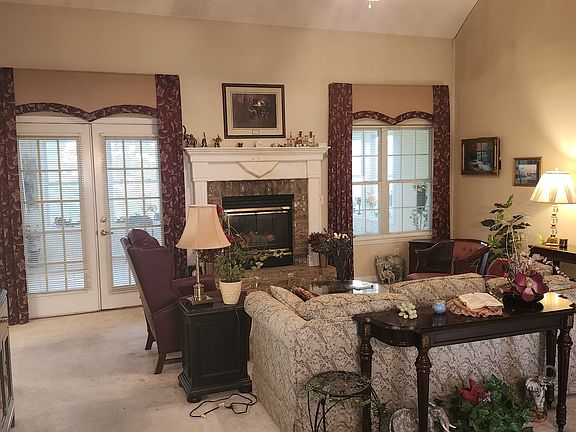 2nd image of 982 Trail Ridge Cir