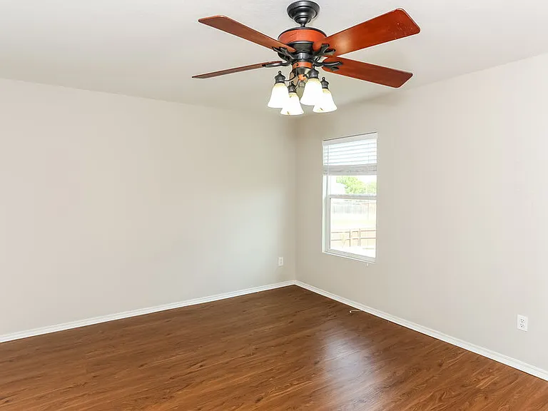 1421 Krista Dr — Photo 12