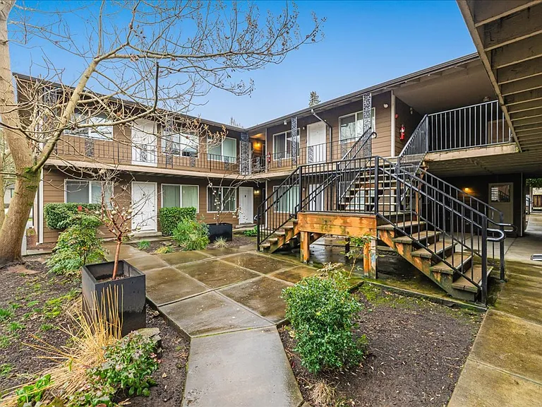 Bayberry Apartments — Photo 8