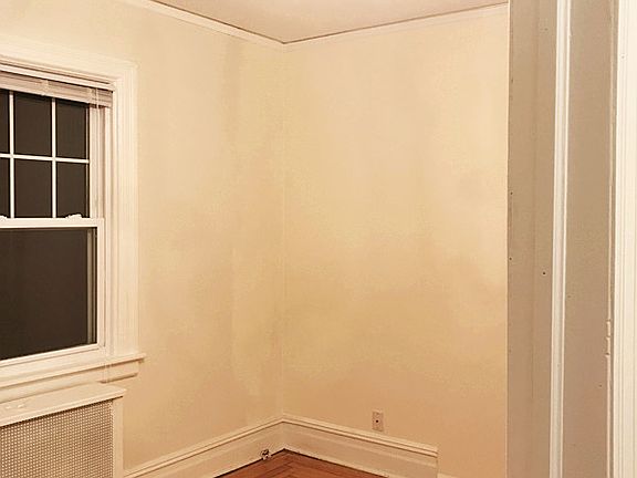 4th image of 250 North Broadway