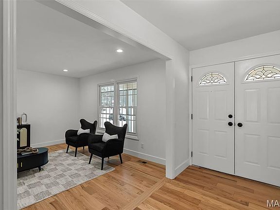 5th image of 129 Royal Manor Ct