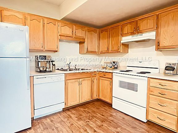 2nd image of 3101-3107 S Cedar Crest Ct