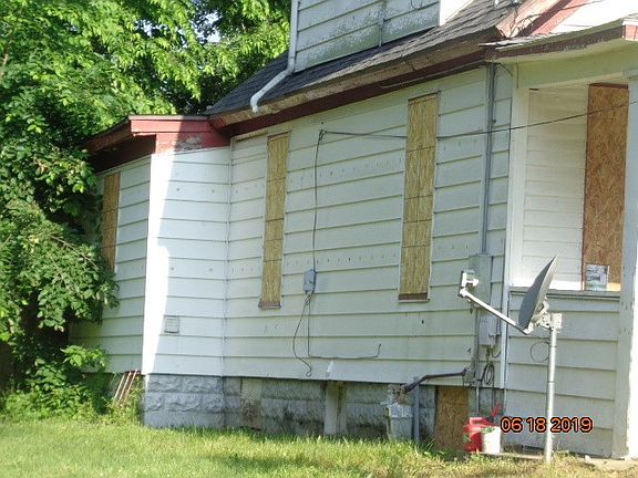 4th image of 1012 N Rockton Ave