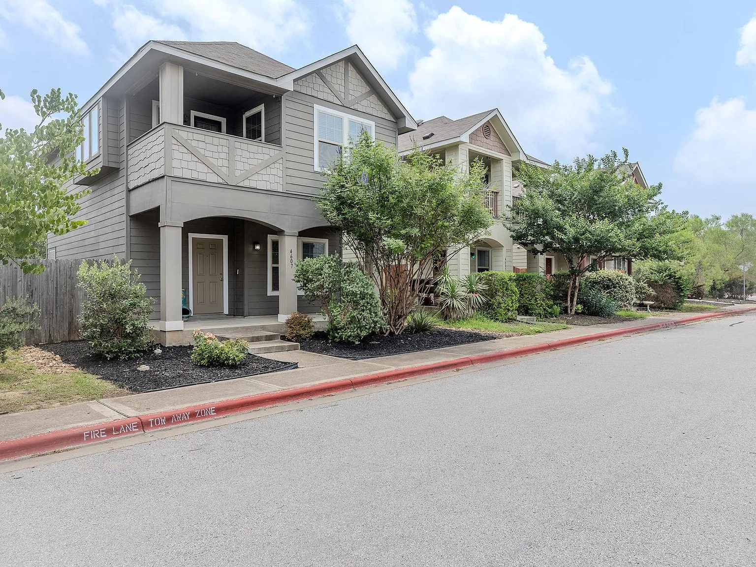3 bed, 2.5 bath, 1310 sqft, $1,675 — Photo 2