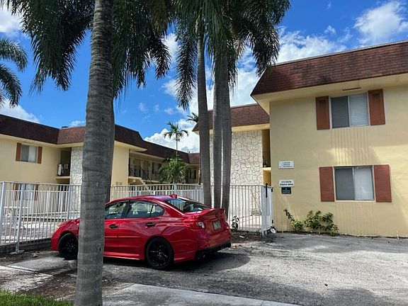 2nd image of 515 S Sequoia Dr APT 104