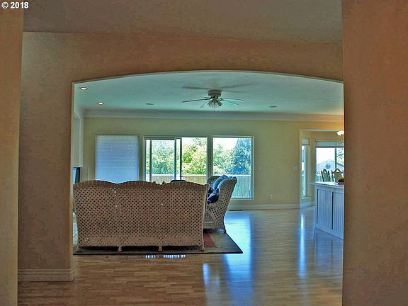 4th image of 861 Jodee Ln