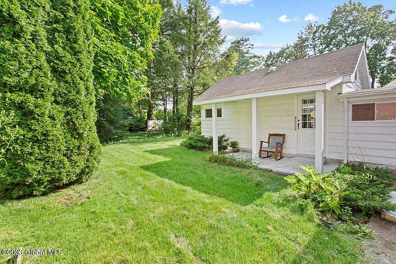 3rd image of 185 Milner Avenue