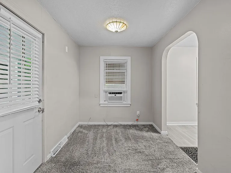 2936 N Hanley Rd — Photo 10