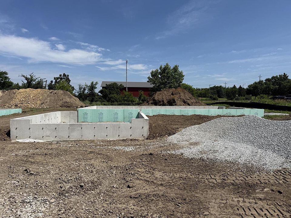 1st image of 1296 E Bluff ROAD
