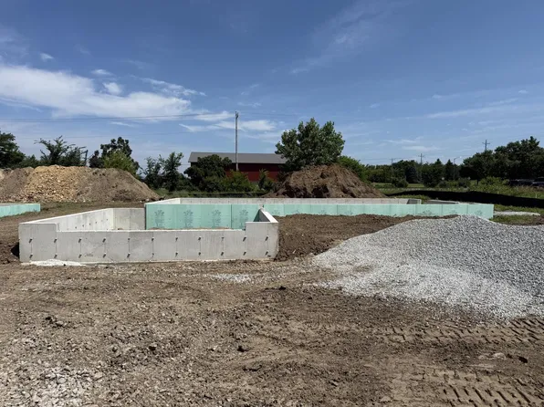 1296 E Bluff ROAD, Whitewater, WI 53190