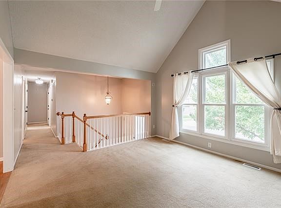 5th image of 4613 NE Kingston Dr