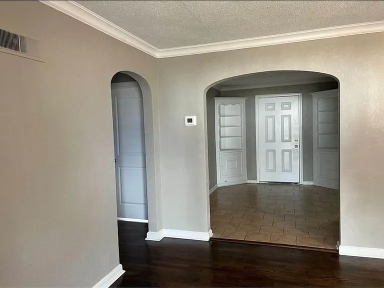 114 E Cass St — Photo 4
