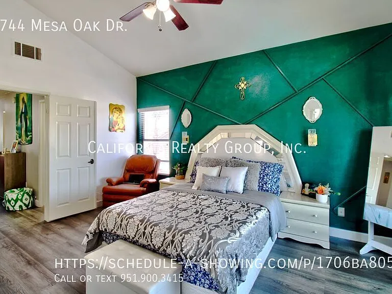 8744 Mesa Oak Dr — Photo 22