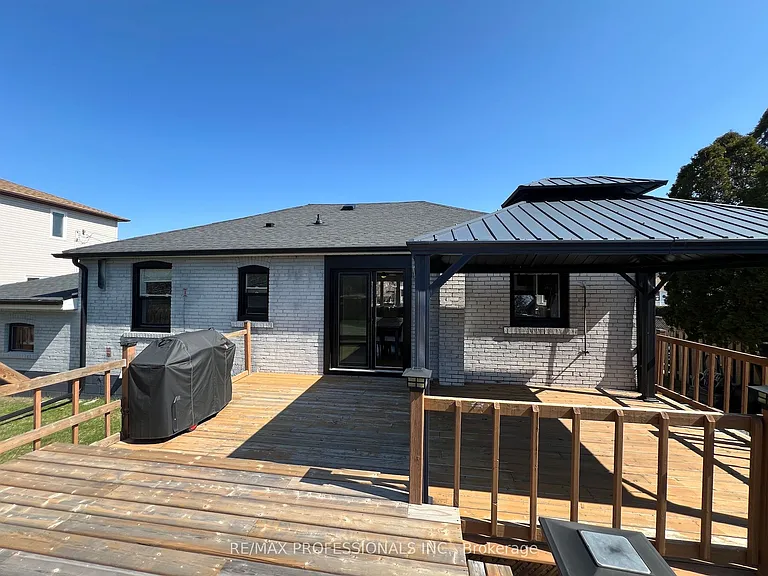 2504 Donnavale Dr — Photo 40