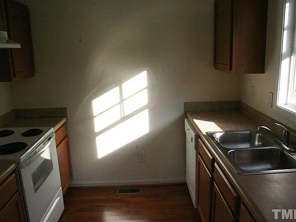 3rd image of 207 S Benjamine St