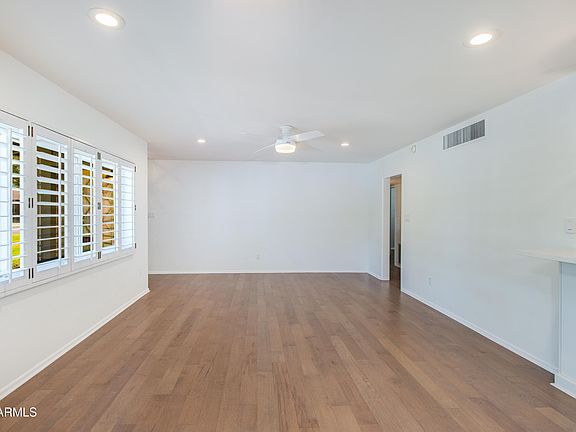 5th image of 4645 E CAMBRIDGE Avenue