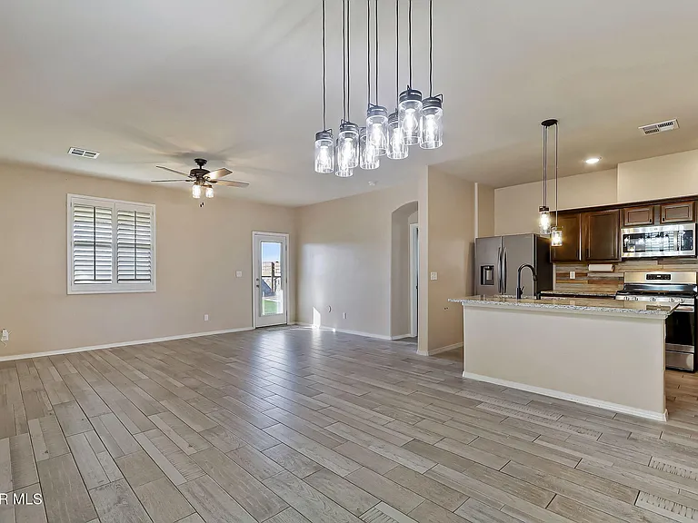 3921 Desert Dunes Dr — Photo 12
