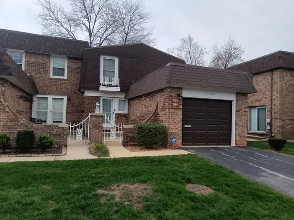 17W767 Lowell Ln, Villa Park, IL 60181