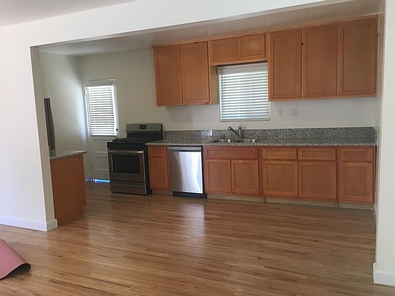 4th image of 2273 28th St #B
