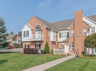 722 Olde English Cir, Howell, MI 48855