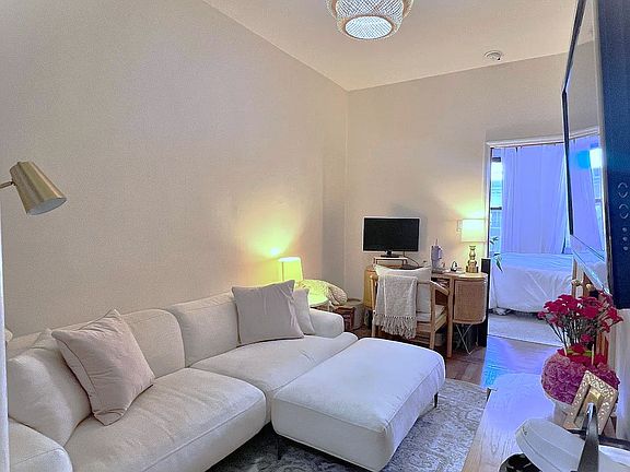 4th image of 106 W 96th St APT 3D
