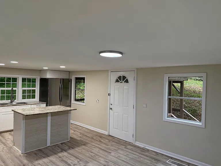 9430 Meadowbrook Dr — Photo 4