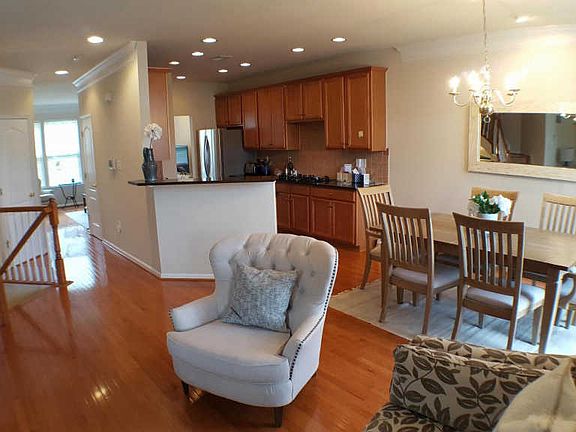 5th image of 4600 Carisbrooke Ln